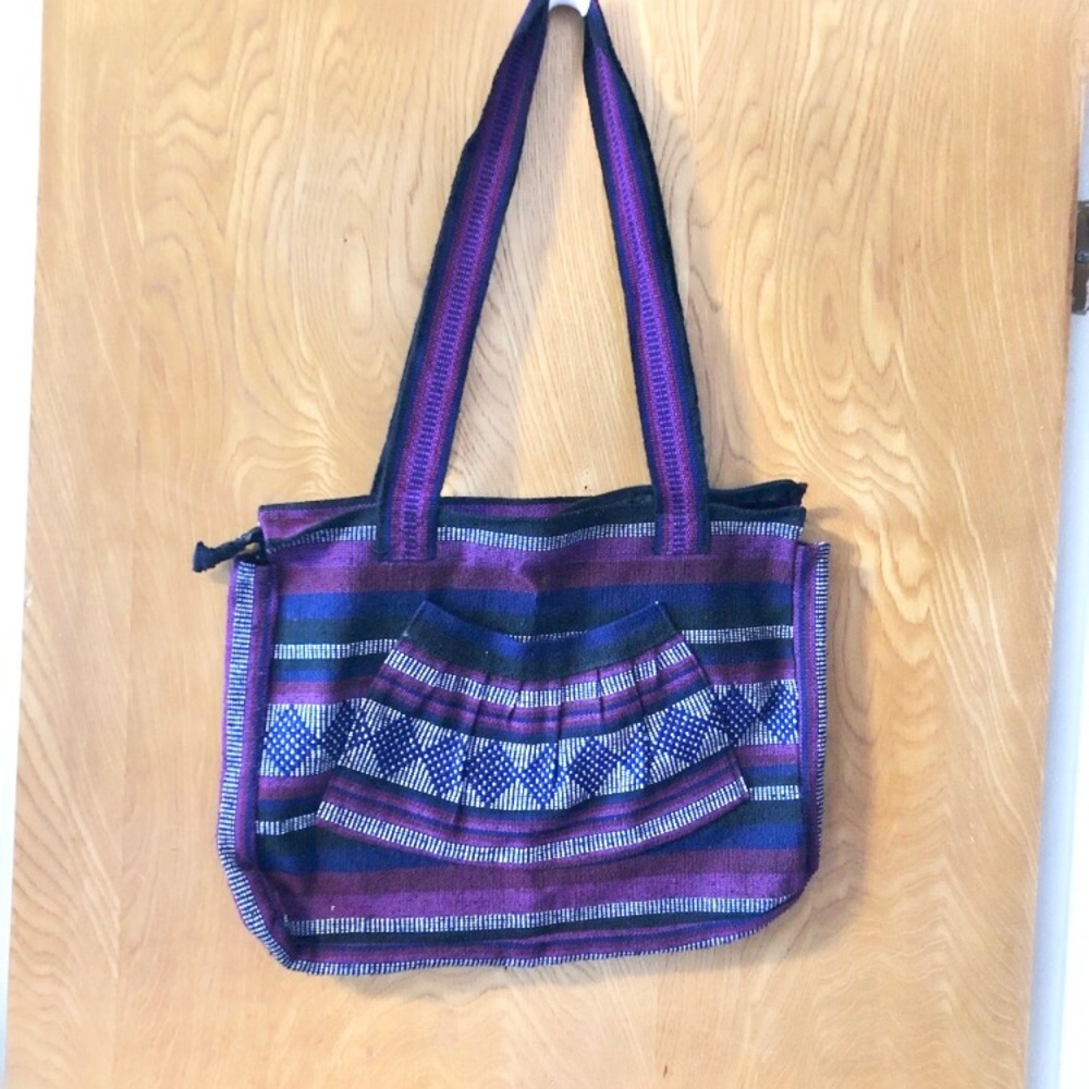 Gorgeous woven satchel w outside pocket